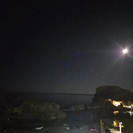 Daire St Paul's Chrysanthi *