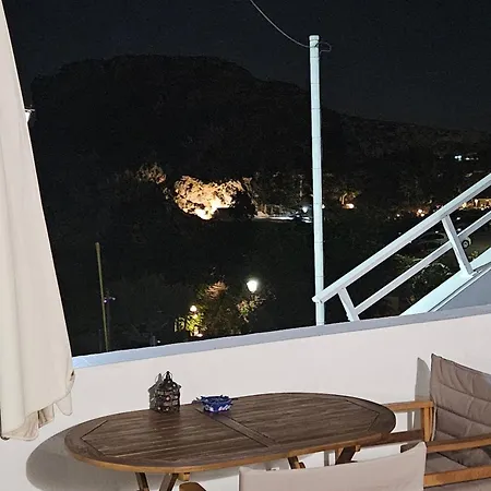 St Paul's Chrysanthi شقة